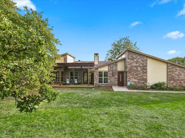 805 W Woodglen Dr, Copper Canyon, TX 75077