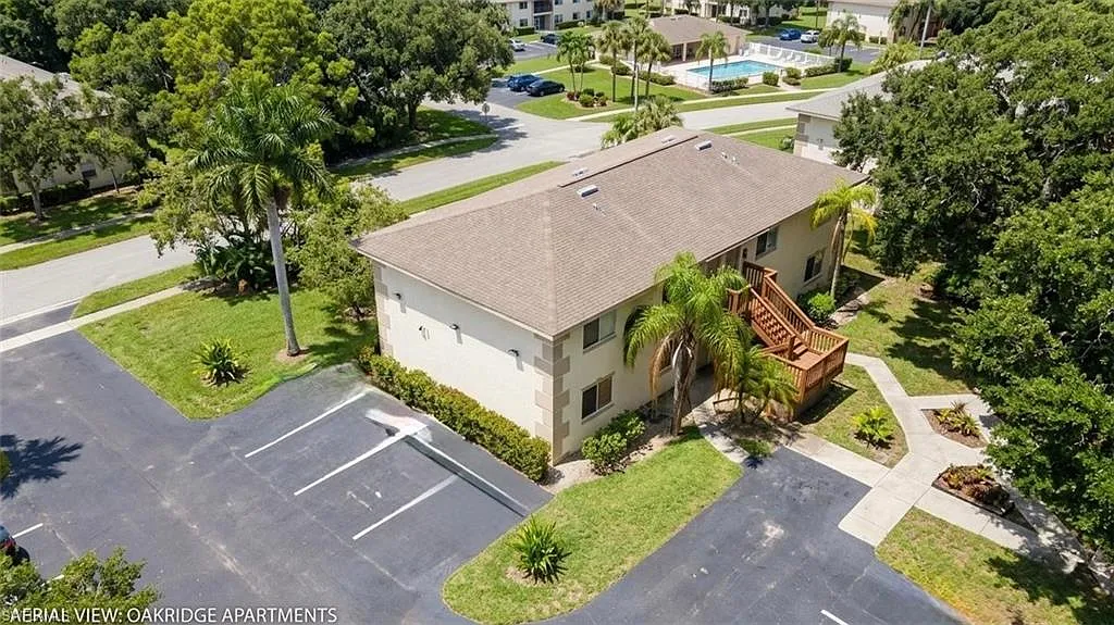 2 bed, 2.0 bath, 970 sqft, $1,950 — Photo 2