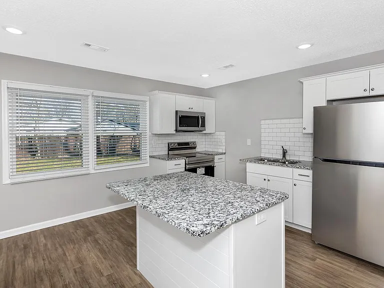 3903 Telstar Cir SW — Photo 6
