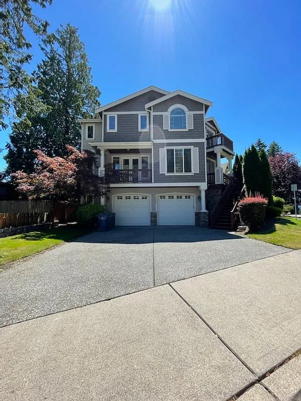 4 bed, 3.5 bath, 2560 sqft, $4,300 — Photo 1