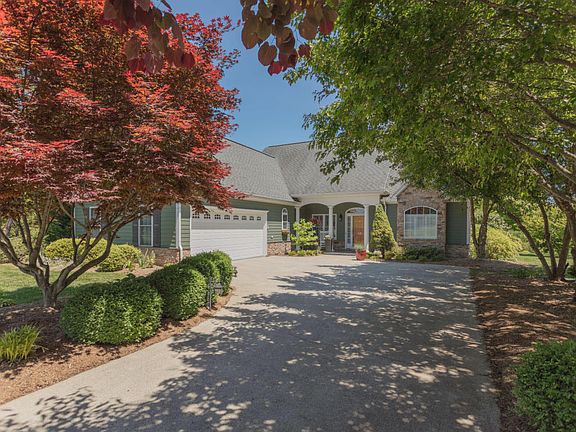 4th image of 48 Woodridge Ln