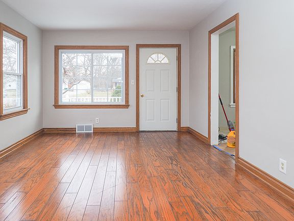 4th image of 83 Althea Ave