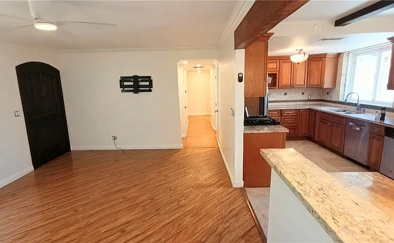 2500 Sidon Ave — Photo 3