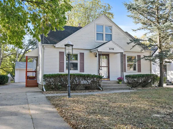 3239 Carolina Ave, Rockford, IL 61108