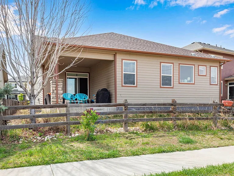 2068 Cutting Horse Dr — Photo 2