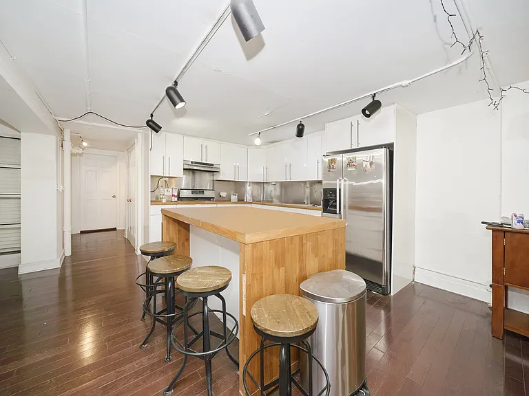 60 Pearl St #3 — Photo 1