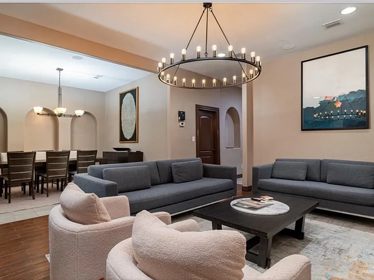 3105 S Casa Linda St — Photo 1