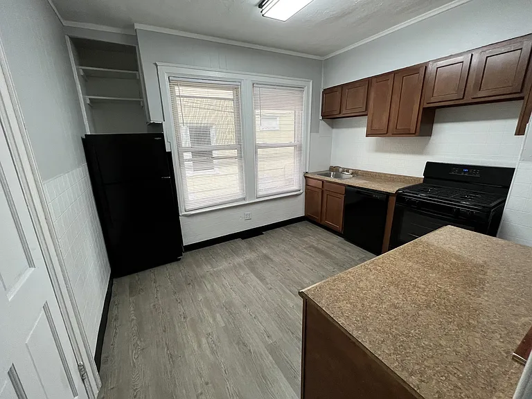 576 Potomac Ave #3 — Photo 7