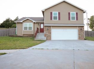 914 Bryce Dr, Junction City, KS 66441