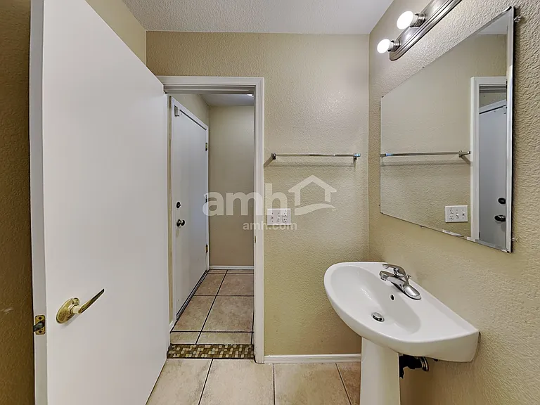 494 W Great White St — Photo 9