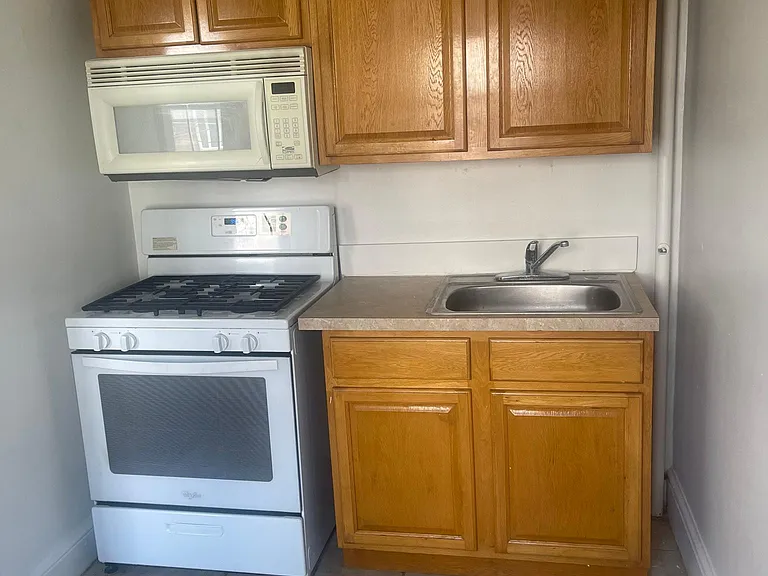203 Green Ln #2F — Photo 10