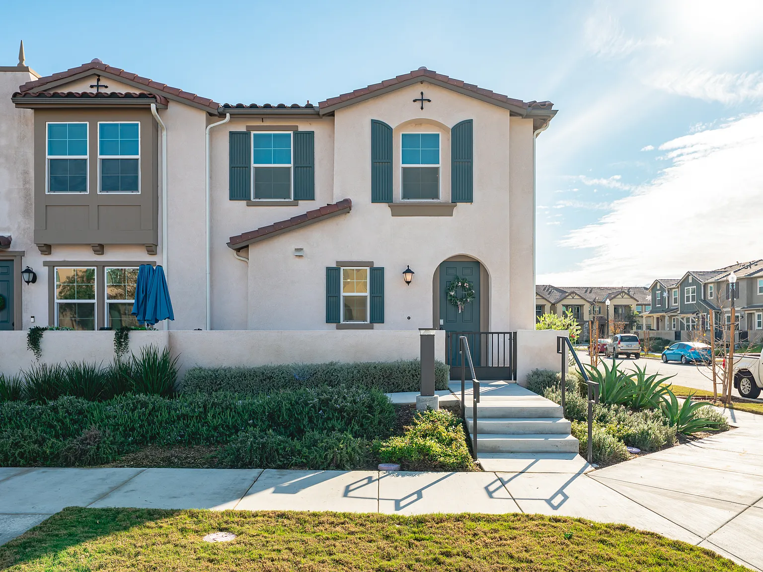 3 bed, 2.5 bath, 1652 sqft, $4,000 — Photo 3