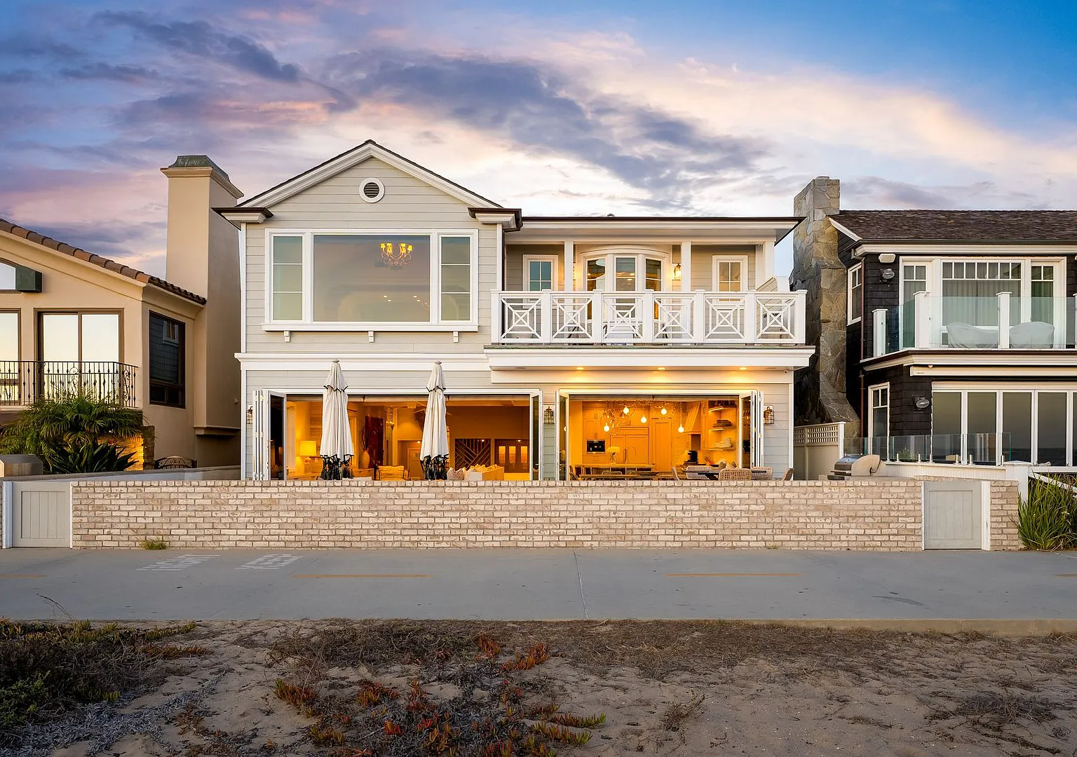 Exquisite Beachfront Luxury on Balboa Peninsula Double Lot — Photo 1