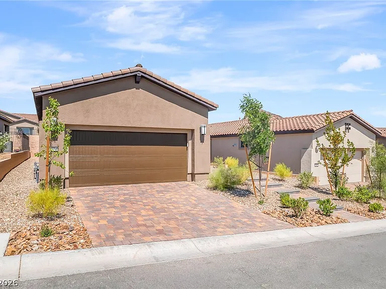 57 Lake Bluff Ct — Photo 2