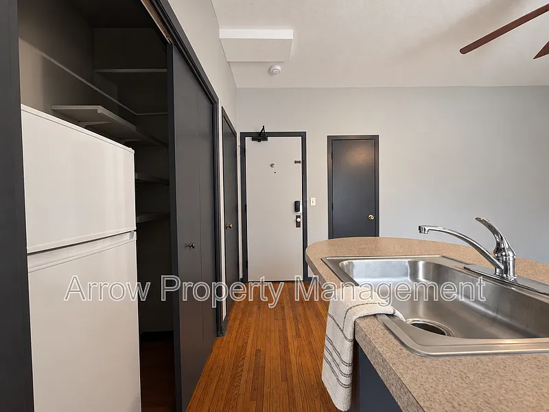 Studio, 1.0 bath, 230 sqft, $595 — Photo 3