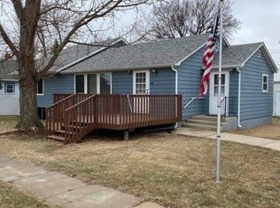 209 2nd St N, Hettinger, ND 58639