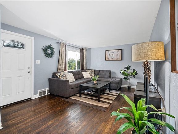4th image of 1636 Carmella Dr