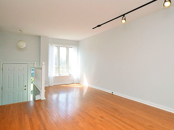 3rd image of 7439 N Ashland Ave