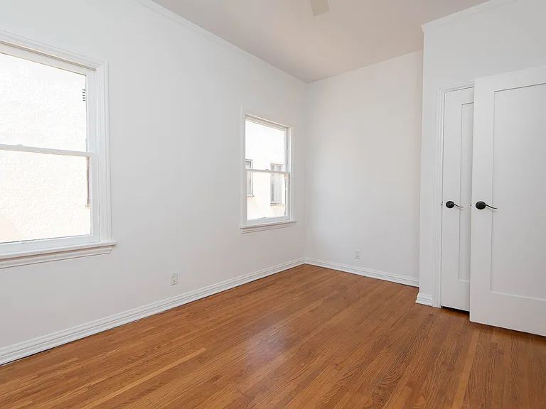 417 1/2 N Genesee Ave — Photo 16