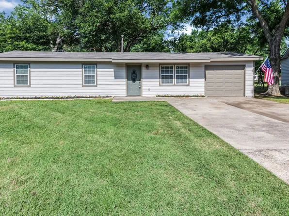 39 Lynn Ct, Hurst, TX 76053