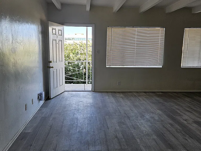 411 S 11th St #9 — Photo 16