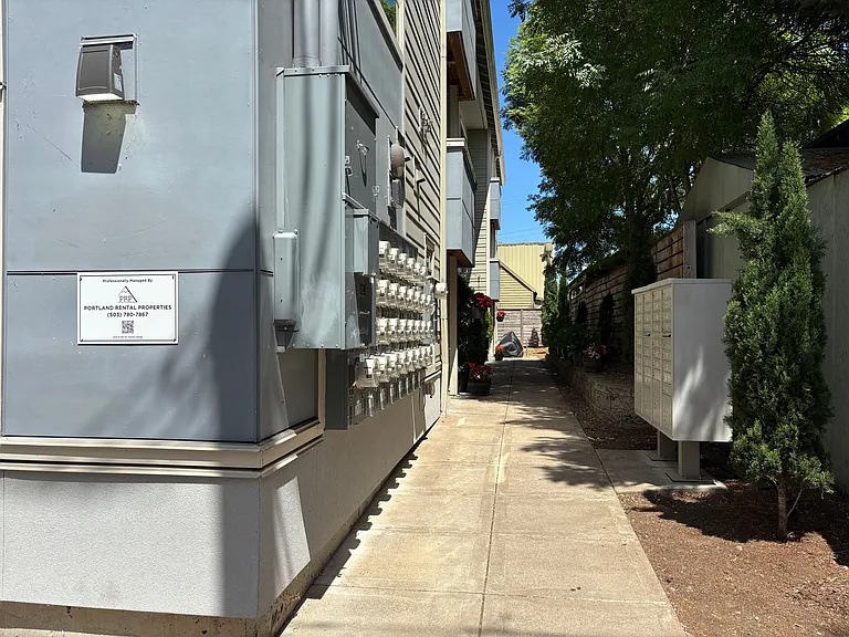 Roseland Apartments — Photo 24