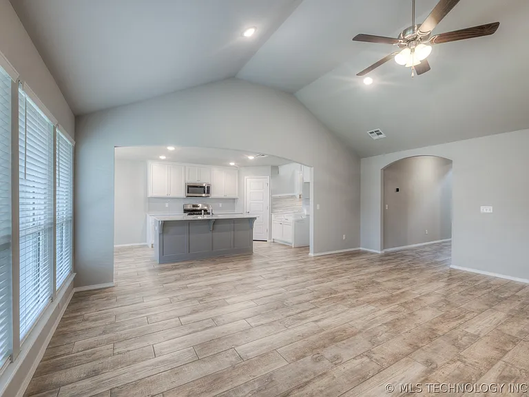 3710 S 13th Pl — Photo 8