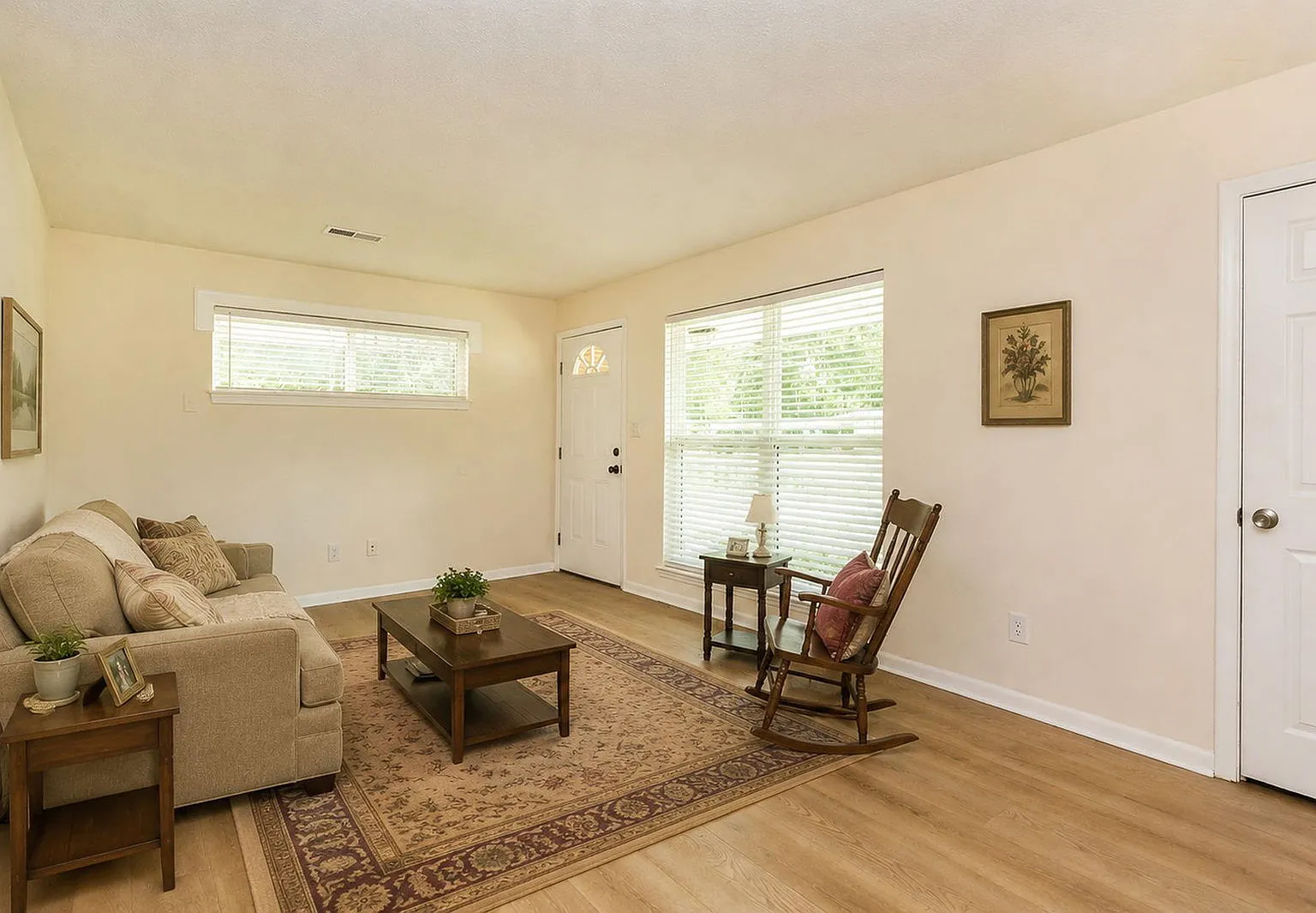 2 bed, 1.0 bath, 968 sqft, $1,150 — Photo 4