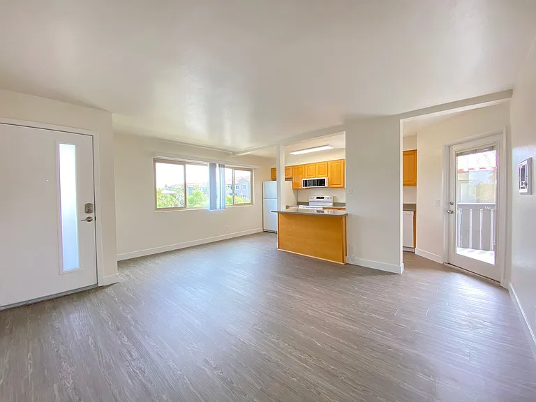 Adams Street Apartments — Photo 1