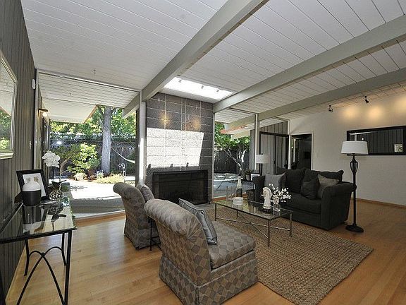 3rd image of 375 Parkside Dr