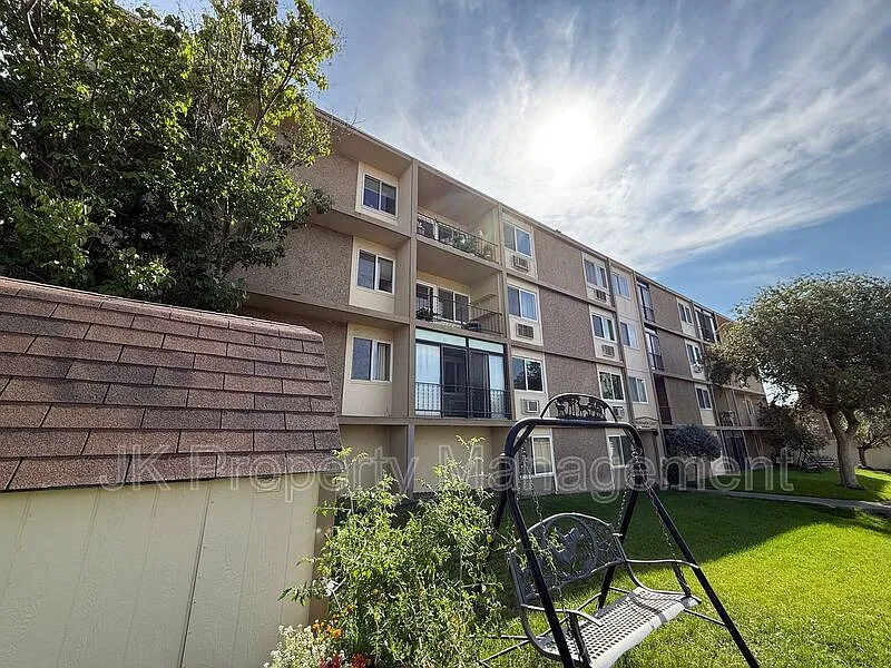 Studio, 1.0 bath, 384 sqft, $1,000 — Photo 4