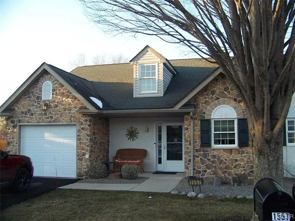 1557 Harvest Dr W, Forks Twp, PA 18040