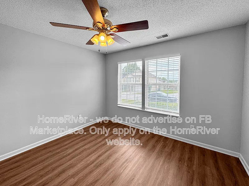 4 bed, 2.5 bath, 2072 sqft, $1,995 — Photo 4