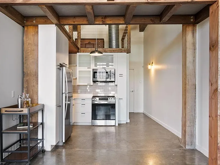 170 Boulevard SE #H421 — Photo 3