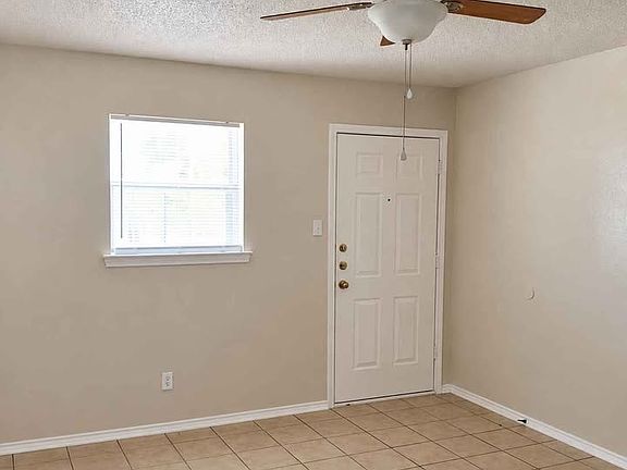 2nd image of 505 Hackberry St #24