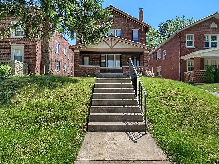 (201) 7230-32 Forsyth Blvd — Photo 1