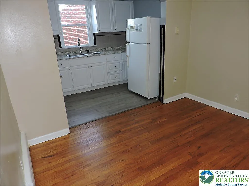 2 bed, 1.0 bath, 820 sqft, $1,350 — Photo 4