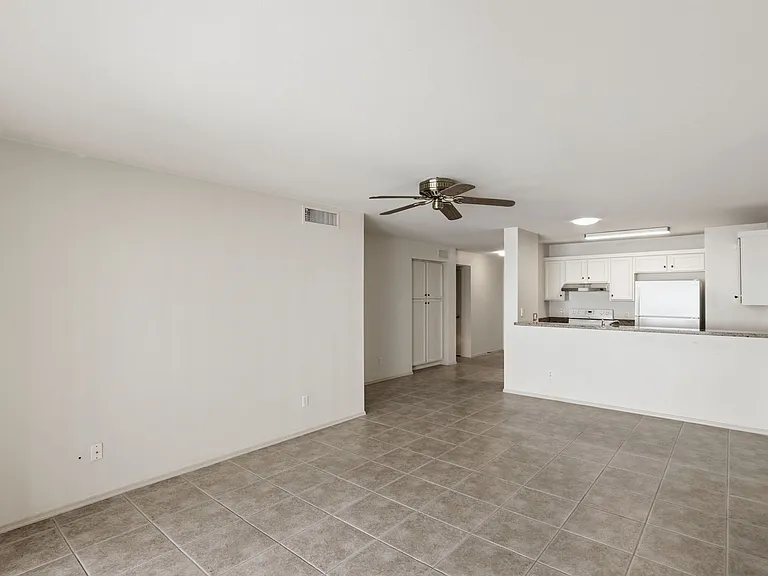 18624 N 93rd Ave — Photo 3