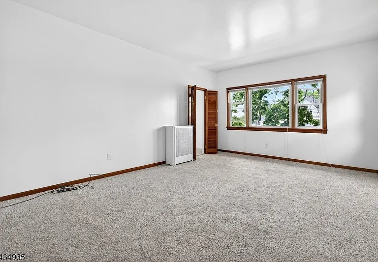 319 Paterson Ave — Photo 2