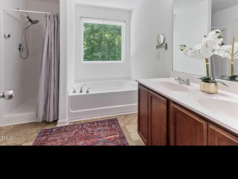 194 Catskill Ct — Photo 6