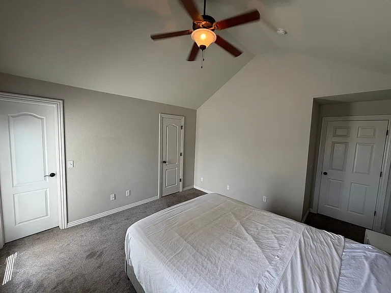 561 N Rupple Rd — Photo 10
