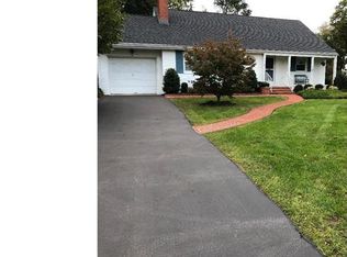 23 Sutton Pl, Moorestown, NJ 08057