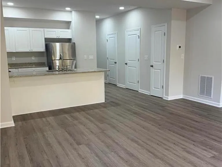 452 S Jordan St — Photo 3