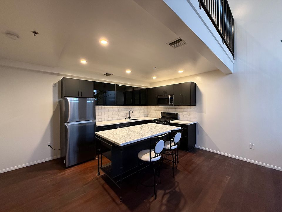 Gourmet upgraded kitchen with quartz countertops and stainless steel appliances