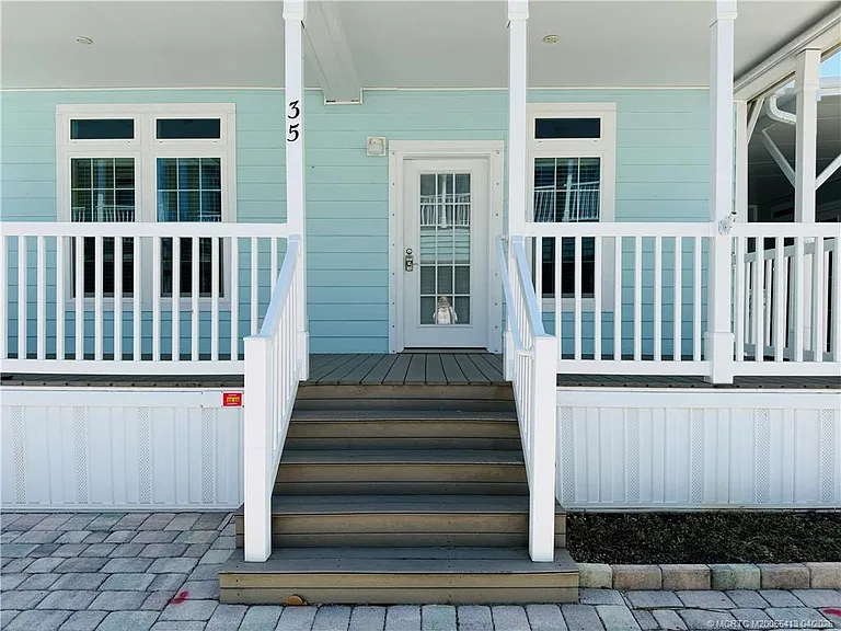 35 NE Nautical Dr — Photo 2