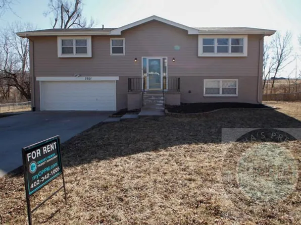 2201 Thomas Dr, Bellevue, NE 68005