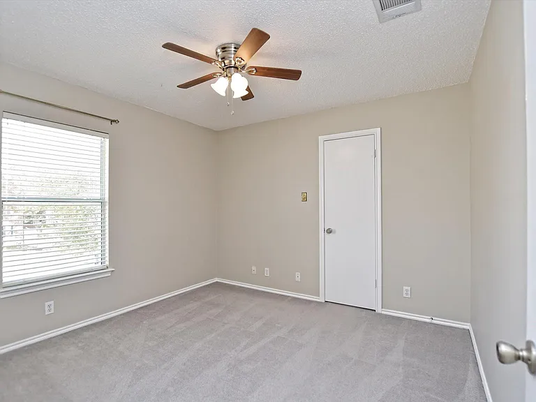 1307 Chalk Ln — Photo 22