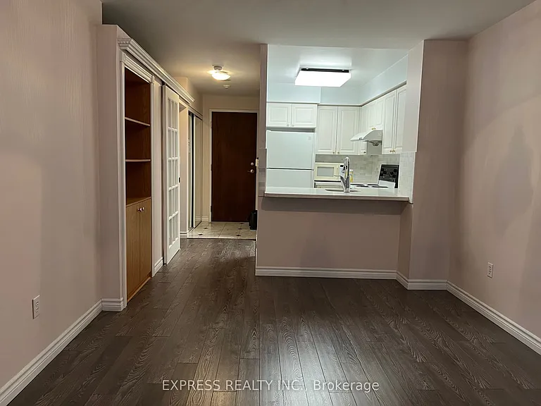 8 Pemberton Ave #103 — Photo 2