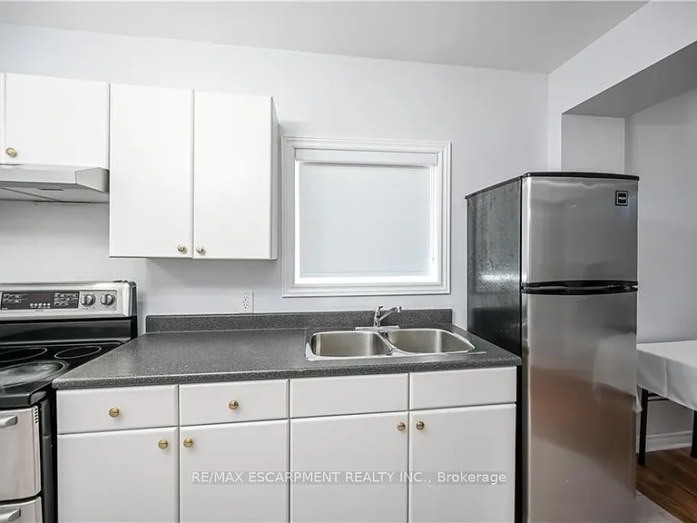 296 Winterberry Dr #LOWER — Photo 14