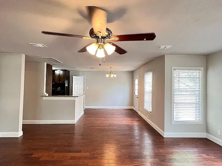 4048 Winfield Ave — Photo 2
